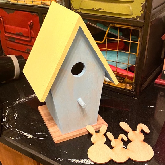 Handcrafted/hand painted Birdhouse “Hoppy Easter”’ - Picture 11 of 11